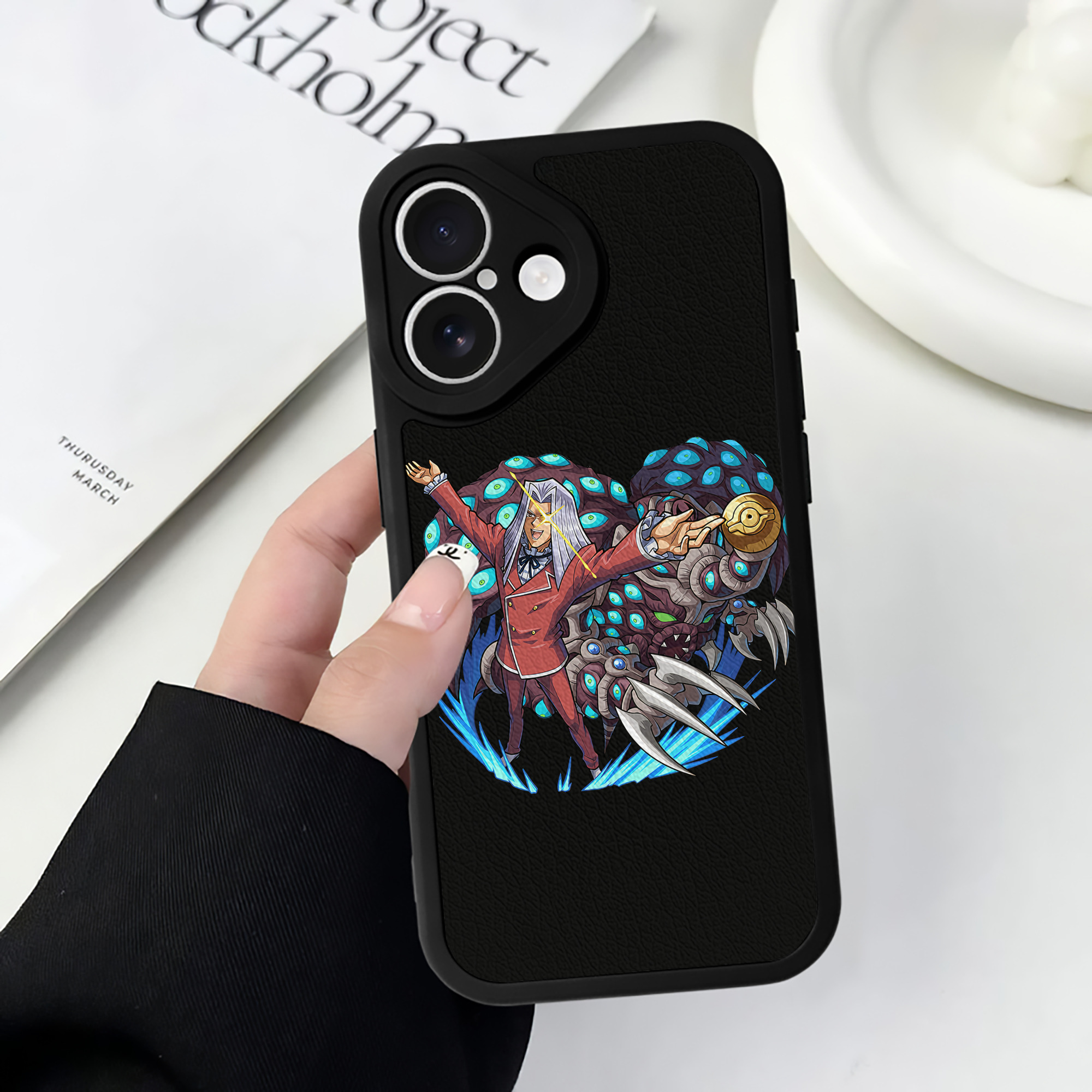 （画像用） 遊☆戯☆王 Yu-Gi-Oh! 【iPhone 16シリーズ対応】シリコンスマホケース（レザー調） 材質：シリコン